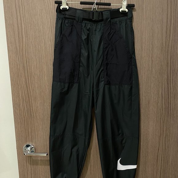 Nike Belted Swoosh Cargo Pants - Picture 6 of 8